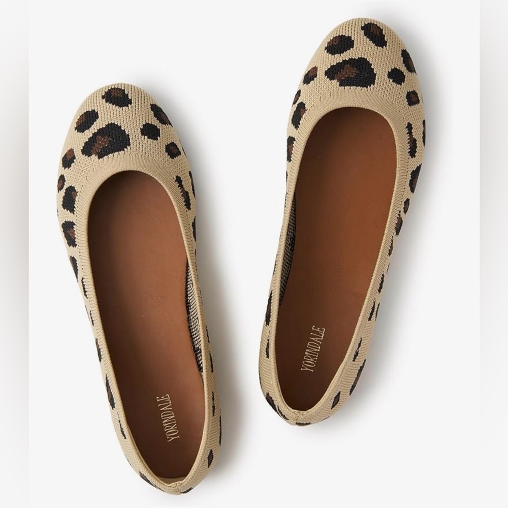NWT Elegant Women's Animal Print Round Toe Flats - Beige and Black
